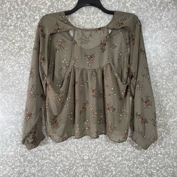 Papaya Gray Floral Button Front Back Cutout Top - Size Medium - Long Sleeves - Picture 6 of 6